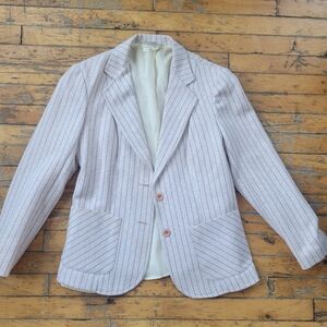 Get 3 vintage PIECES : Skirt, t-shirt and Jacket in beige color